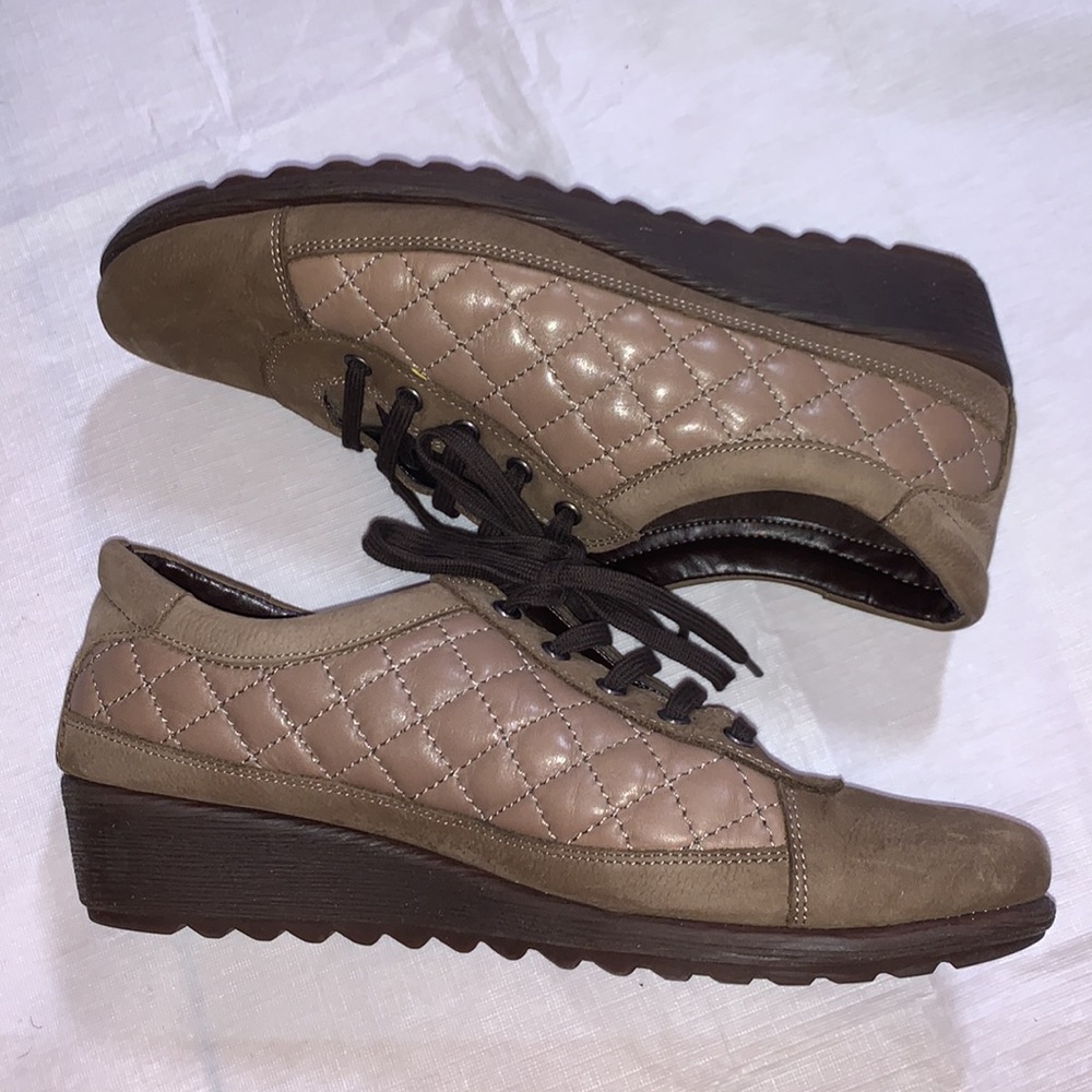 The Flexx Easy Run Platform Sneakers shoes Quilted Leather 9M Comfort Casual